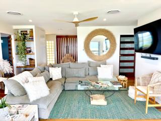 Lazy Days Penthouse - Opposite Shaws Bay - 180 Waterfront Views - 2