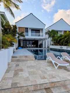 Oceanfront Villa - 4 Bedrooms, Private Pool & Direct Sea Access - Kralendijk - 1