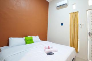 Urbanview Wisma Tentrem Syariah near RS KSH - 0