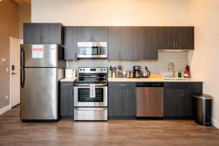 McCormick Place Studio with optional parking and sleeps up to 4 - 8