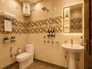 Hotel Kasa Stays Near Pacific Mall - 2