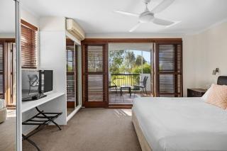 Villa Aqua Riverside Retreat with Pool - 2