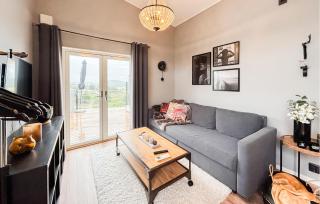 Gorgeous Home In Uddevalla With Private Swimming Pool, Can Be Inside Or Outside - 8
