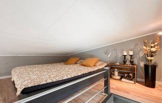 Gorgeous Home In Uddevalla With Private Swimming Pool, Can Be Inside Or Outside - 6