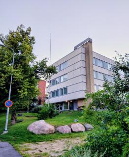 Free Parking, Near Station - Cozy Home with Fully Equipped Kitchen and Work Desk - 2