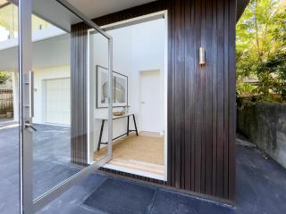 Stunning Views, Private Pool Near Hastings St - 7