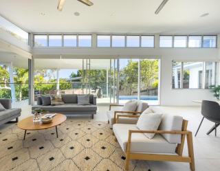 Stunning Views, Private Pool Near Hastings St - 4