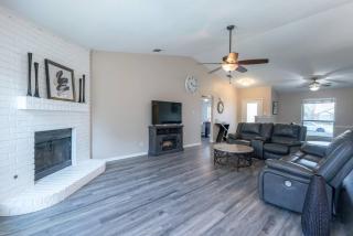 Family 3BR Gem with Private Pool & Game Room - 8