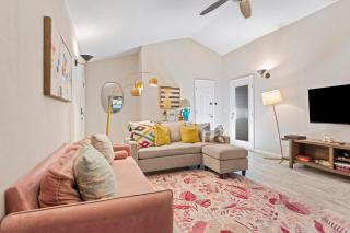 4BR Pecan Tree Beauty by the Lake, Sleeps 8 - 4