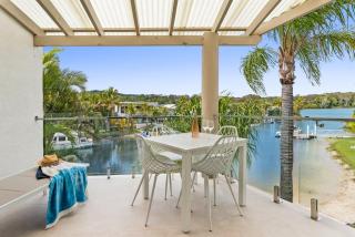 St Tropez 7, Stylish Apartment on the Noosa Waterfront, River Views - 0
