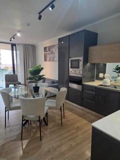 Ellipse Waterfall Luxury Apartment - 9