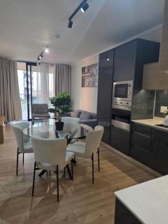 Ellipse Waterfall Luxury Apartment - 6