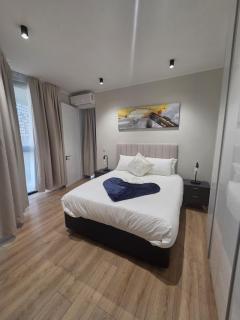 Ellipse Waterfall Luxury Apartment - 4