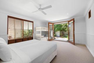 Riverside Elegance on Noosa Parade - 2