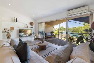 Riverfront Luxury, Poolside, Near Hastings - 0