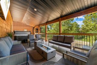 Creekside Cabin Cozy Stay - 4