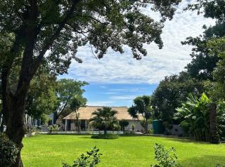 ZinziLuxe Guest House - 8