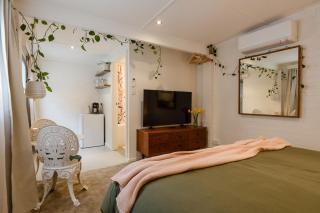 Ivy Nook - Super Cute Converted Garage - 4