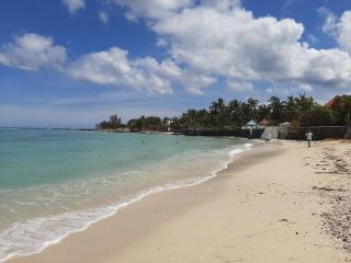 Appartement moderne, 5 minutes a pied de la plage - 0