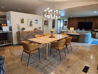 The Lakeside Legend 3BR Sleeps 9 Hot Tub, PS5 - 3