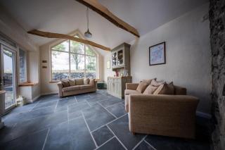 Incredible Galway Thatch Stylish Cottage Near Oranmore Sleeps 6 - 8