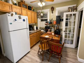 2BR Entire Home Near PVD Fast WiFi EV Charger - 9