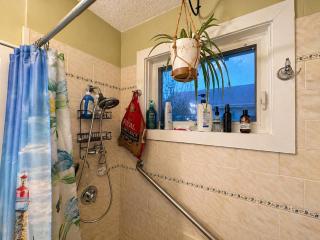 2BR Entire Home Near PVD Fast WiFi EV Charger - 5