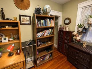 2BR Entire Home Near PVD Fast WiFi EV Charger - 1