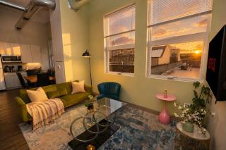 McCormick Place 2BR Oasis with Optional Parking, Patio, Gym for up to 6 guests Near Museum Campus, Grant Park & Soldier Field - 9