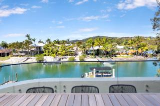Modern Aqua Haven with Pool Pisces 5 - 8