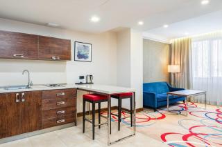 Ramada Hotel & Suites by Wyndham Yerevan - 4