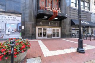 New Stylish Indy Apt -Perfect for Groups -3BR - 3