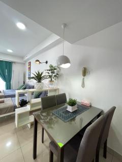 EM Suite Studio Dperdana Apartment - 6