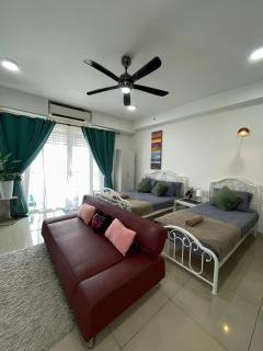 EM Suite Studio Dperdana Apartment - 5