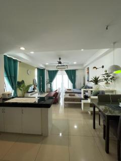 EM Suite Studio Dperdana Apartment - 1