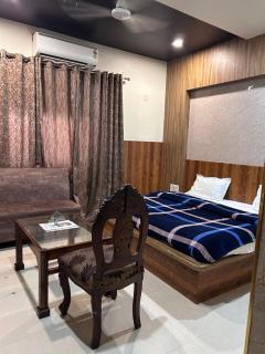 Om Hotels And Restaurant - 0