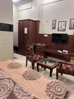 Om Hotels And Restaurant - 8