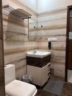 Om Hotels And Restaurant - 4