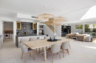 Iluka, Luxurious Riverfront Retreat - 1