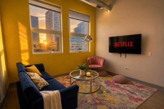 Modern 2BR South Loop Gem Near McCormick Place, Navy Pier, Adler Planetarium & Columbia College - 9