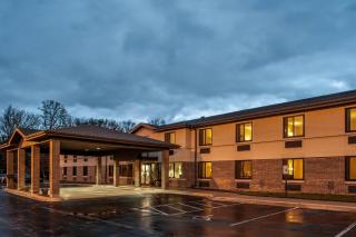 Econo Lodge Inn & Suites Oconto - 9