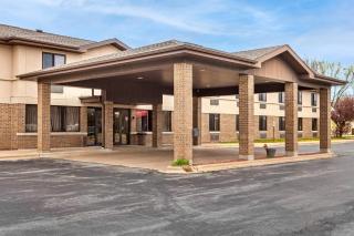 Econo Lodge Inn & Suites Oconto - 8