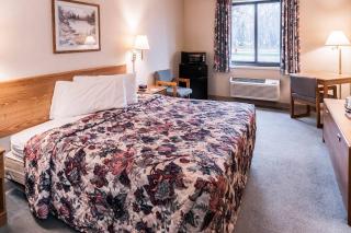 Econo Lodge Inn & Suites Oconto - 5
