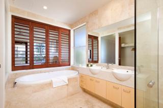 Hale Lani 2 Oceanview Penthouse Paradise - 2