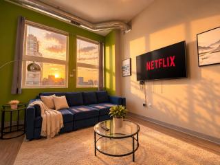 McCormick Oasis with Balcony, Optional Parking, Patio and Gym Sleeps 6 Near McCormick Place, Grant Park, Soldier Field & Museum Campus - 9