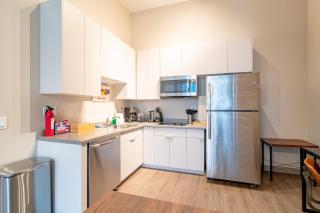 McCormick Oasis with Balcony, Optional Parking, Patio and Gym Sleeps 6 Near McCormick Place, Grant Park, Soldier Field & Museum Campus - 8