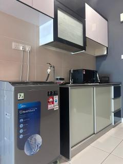 Mount Austin Akademik Suite SunwayCollege Aeon Toppen Ikea 4Pax - 4