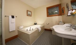 Kettle Creek Inn - Port Stanley - 4