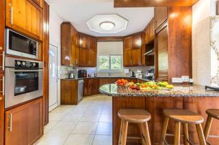 6-Bedroom Seaside Villa with Private Pool & Hot Tub - Ayia Napa - 1