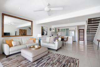 Driftwood 6 Private Beach Stay - 2
